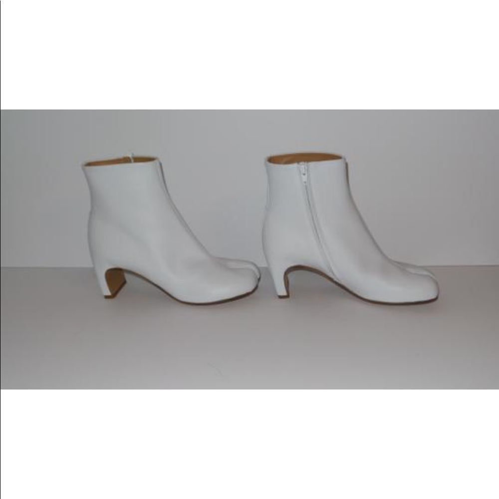 MAISON MARGIELA SPLIT TOE TABI WHITE ANKLE BOOTS - Picture 5 of 9